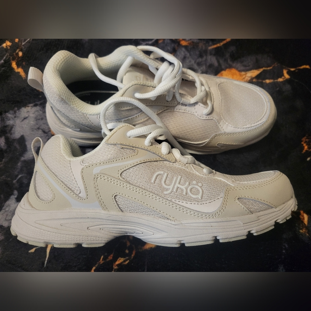 Ryka Womens Standout Athletic Walking Shoe Beige 6.5 M